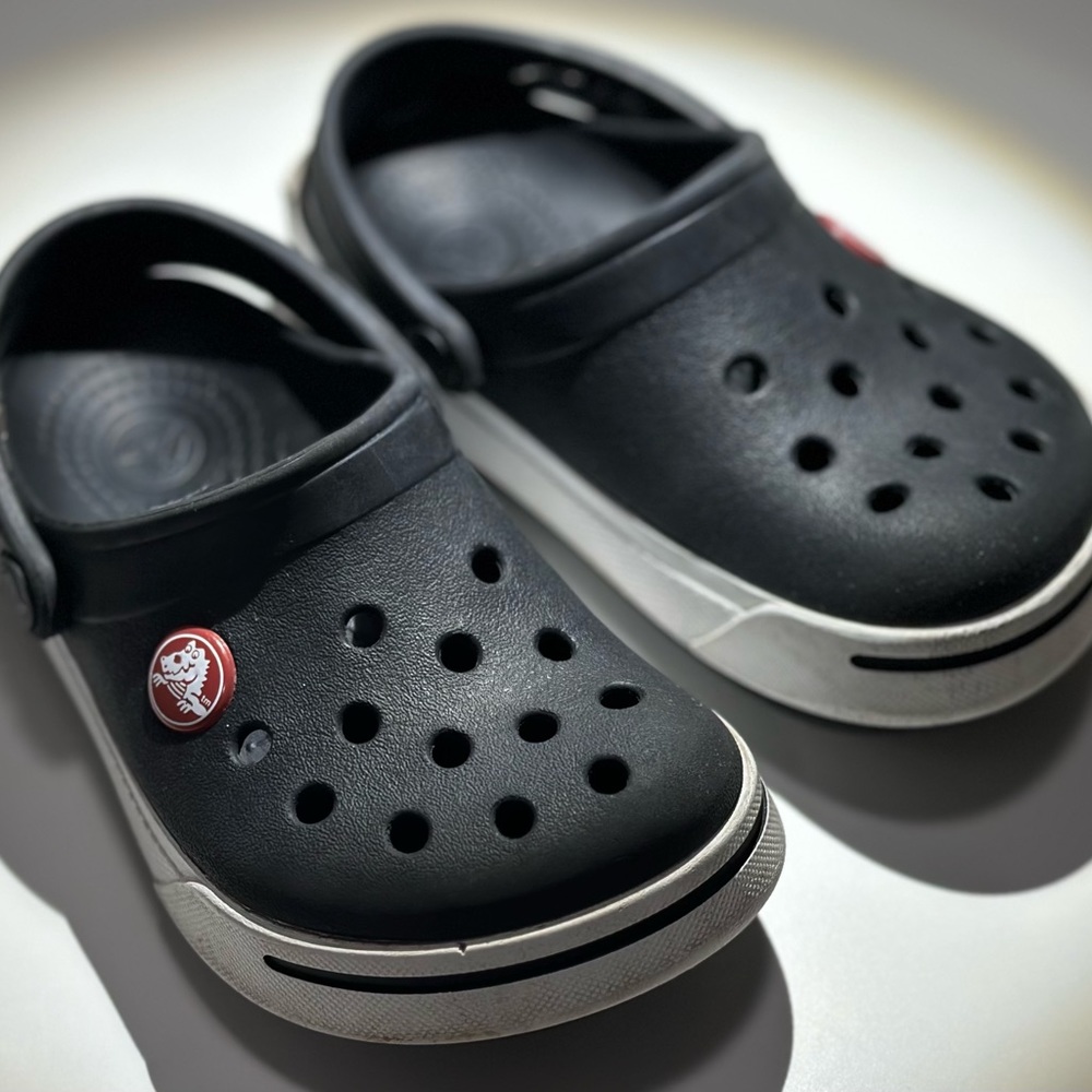 Crocs Kids' Classic Clog Black with Strap Unisex Size 8-9 Toddler